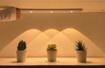 ⁦مصباح LED ذكي باستشعار الحركة للخزانة والمطبخ | إضاءة لاسلكية قابلة للشحن USB⁩ - الصورة ⁦5⁩
